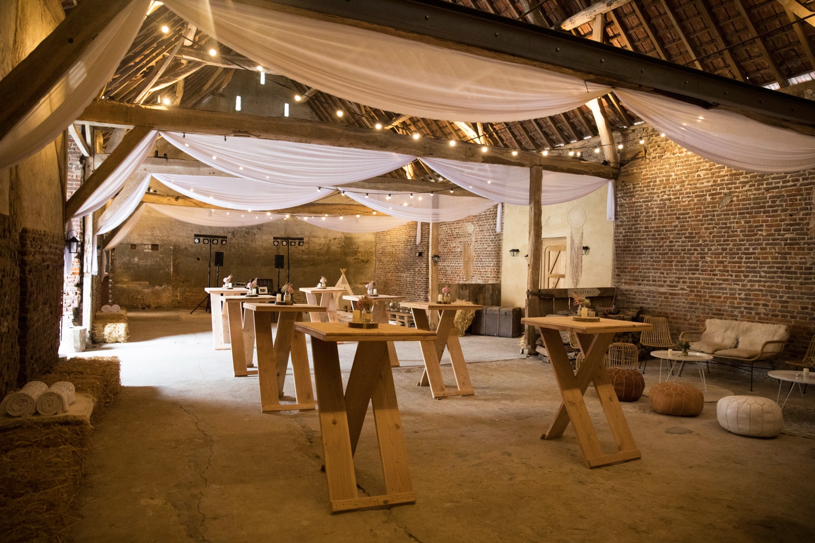 N&M – Bohemian Barn Wedding